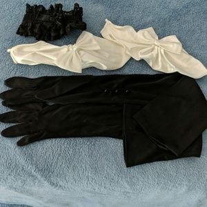 Accessories - Two pairs of gloves, garter Accessories - Two pairs of gloves, garter